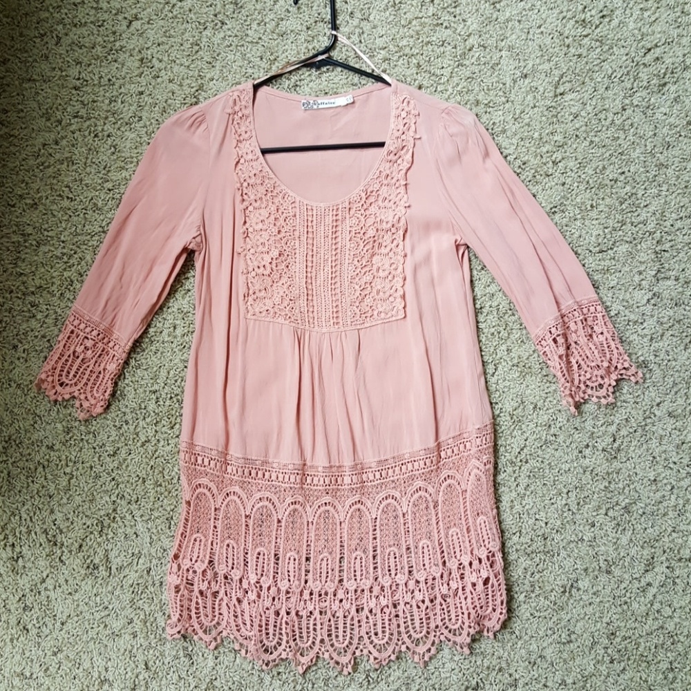 Beautiful pink lace 3/4 sleeve top